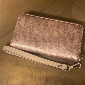 Michael Kors Bags - Michael Kors Wristlet Michael Kors Bags - Michael Kors Wristlet